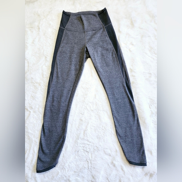 Lululemon Featherlight Tight Size 4. - Picture 14 of 15